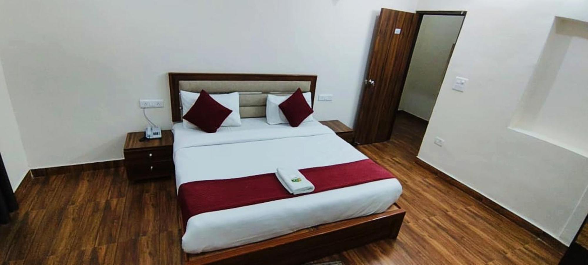 Luxury Rooms In Safdarjung Enclave Near Aiims & Safdarjung Hospital Νέο Δελχί Εξωτερικό φωτογραφία