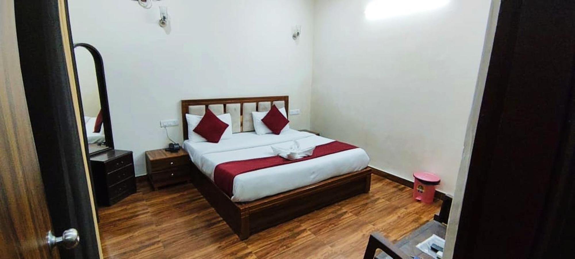 Luxury Rooms In Safdarjung Enclave Near Aiims & Safdarjung Hospital Νέο Δελχί Εξωτερικό φωτογραφία